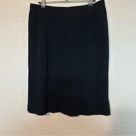 NWOT St John Basic Pleated Skirt - Picture 2 of 4